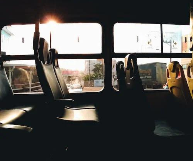 $!El gendarme habría estado esperando abordar un bus para llegar a su trabajo cuando fue baleado.