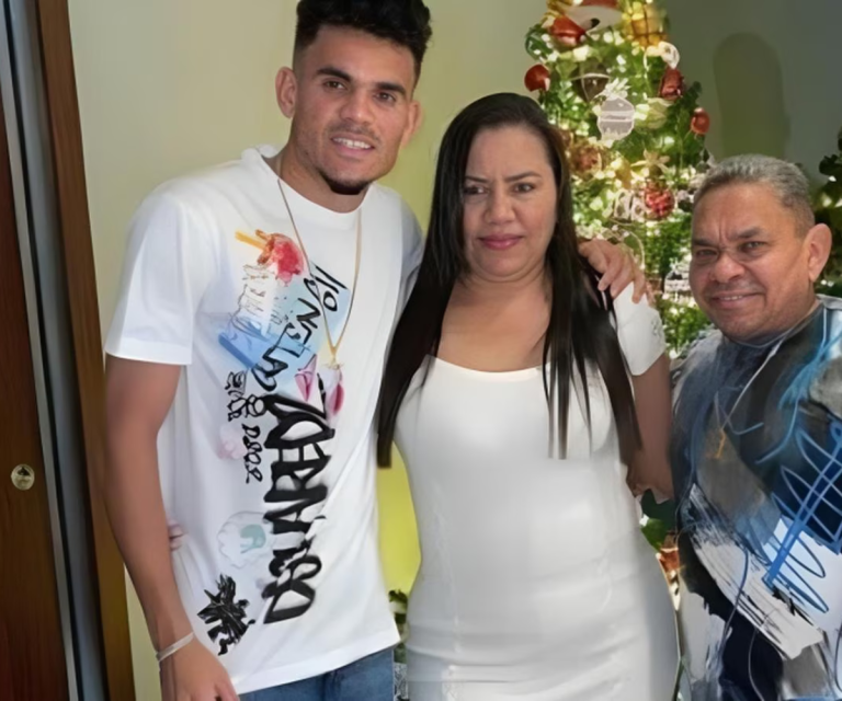 $!Fotografía de Díaz junto a sus padres.