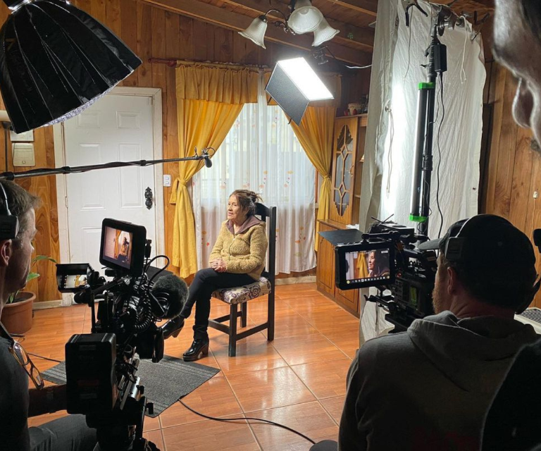 $!En Chile, la historia de Jimmy y María Angélica ha llegado a los corazones de miles de ciudadanos y ha traído a colación de vuelta el impacto que dejó tras de sí el esquema de adopciones irregulares durante el gobierno de Pinochet.