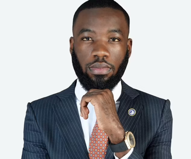 $!Una de las fotografías con las que el presunto impostor se presentaba ante sus potenciales clientes.