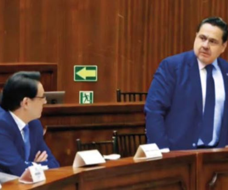 $!Mientras era legislador, Muentes tuvo una rivalidad aparte con Fernando Villavicencio (I). Ambos se denunciaron en Fiscalía.