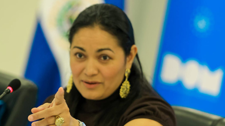 Claudia Rodríguez de Guevara, carta oculta de Bukele, asume como presidenta interina en El Salvador