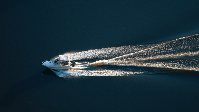 Casi una tonelada y media de cocaína es incautada por la Armada en una lancha cerca de Galápagos