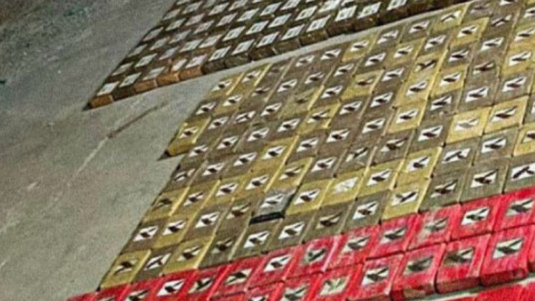 Dictan prisión para un hombre que almacenaba casi una tonelada de cocaína en su vivienda