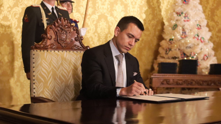 Presidente Noboa suspende seguridad militar oficial a la vicepresidenta Verónica Abad, asignada en Israel