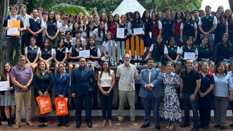 Más de cien estudiantes contaron historias positivas que se tejieron en Ecuador en un concurso intercolegial de Periodismo