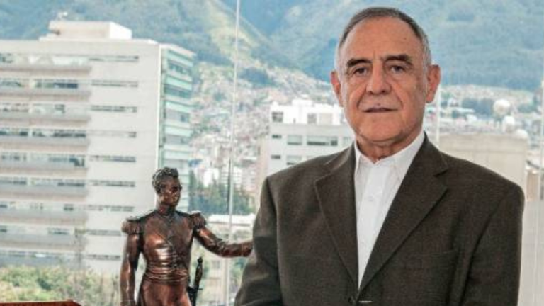 Paco Moncayo renunció al cargo de Consejero de Gobierno para la Seguridad Nacional