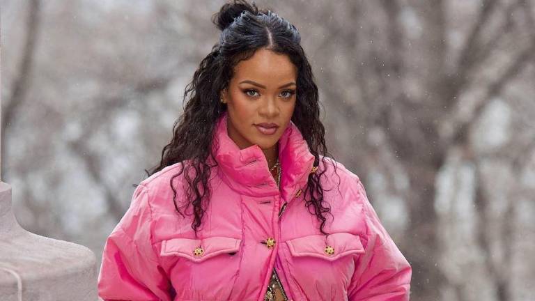 Por fin Rihanna mostró su pancita de embarazada luego de que hasta diciembre negó su embarazo.