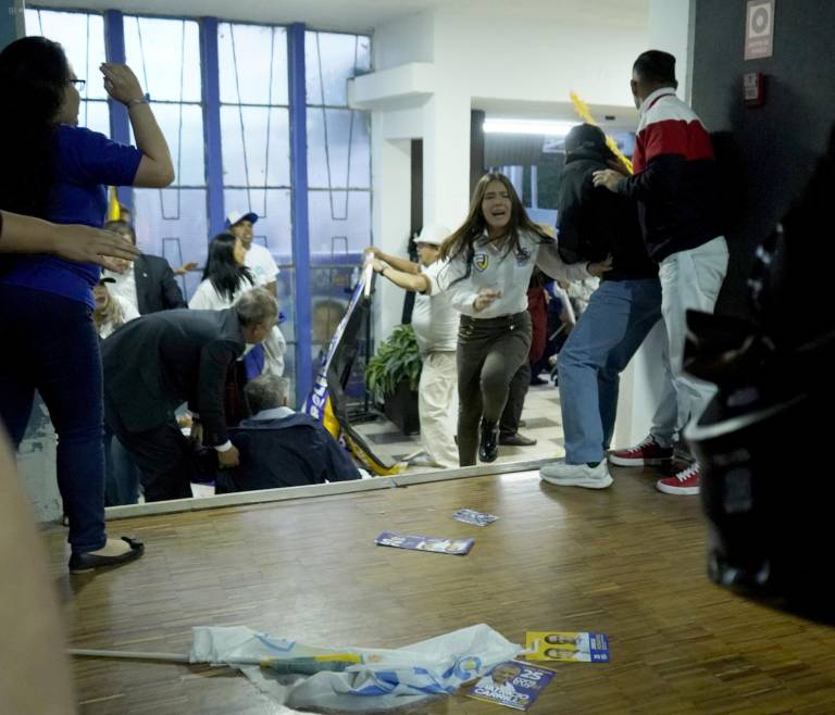 $!El interior del excolegio Anderson, en los instantes en que ocurrió el ataque armado.