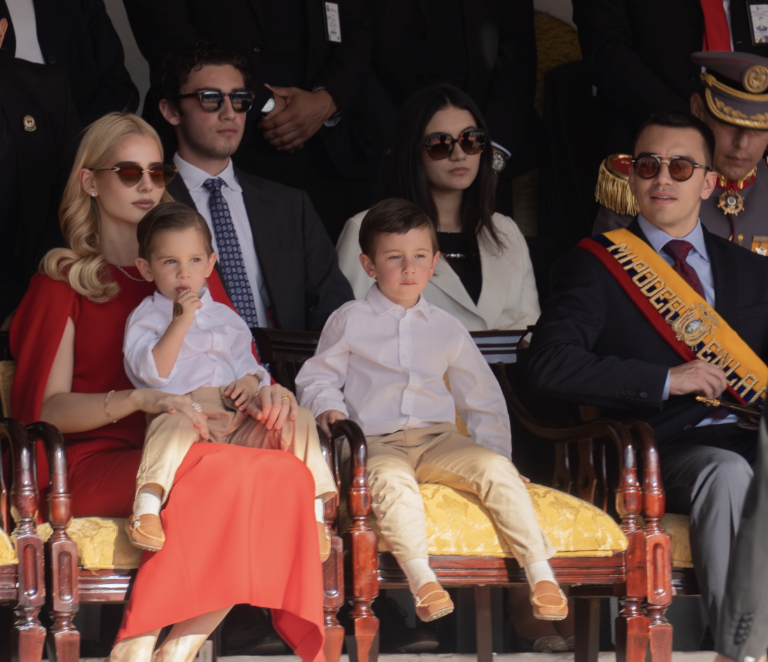 $!Daniel Noboa junto a su esposa Lavinia Valbonesi y sus dos hijos Alvarito y Furio.