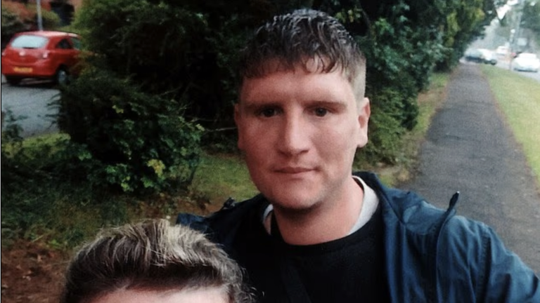 Reino Unido: agricultor murió tras ser picado por una mosca, que le causó una fatal infección