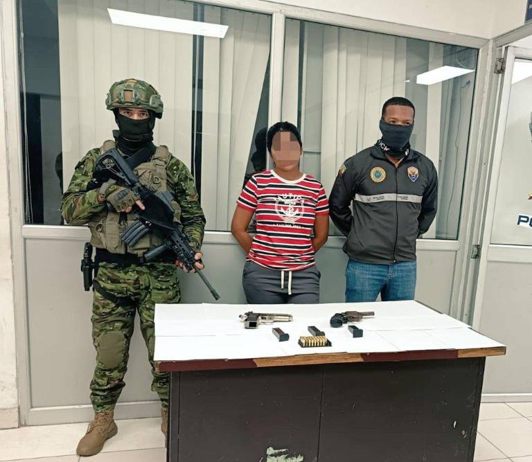 $!Ella es la novia de alias 'Perris'.