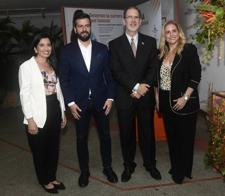 $!La vicerectora de la Universidad Casa Grande, Bernardita Justiniano, junto al Gobernador del Guayas Pablo Arosemena Marriot, el rector Ernesto Noboa Vallarino, y la canciller, autoridad ejecutiva comunicacional y protocolaria de la institución, Jimena Barba.