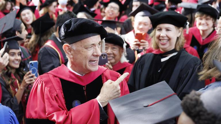 El actor Tom Hanks recibió un doctorado honoris causa de la Universidad de Harvard