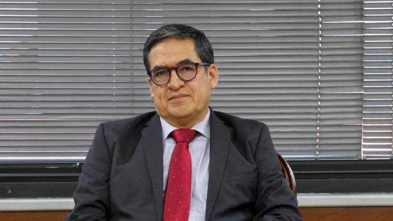 José Suing aclara que su hijo trabaja como tercer secretario en el consulado de Ecuador en Madrid