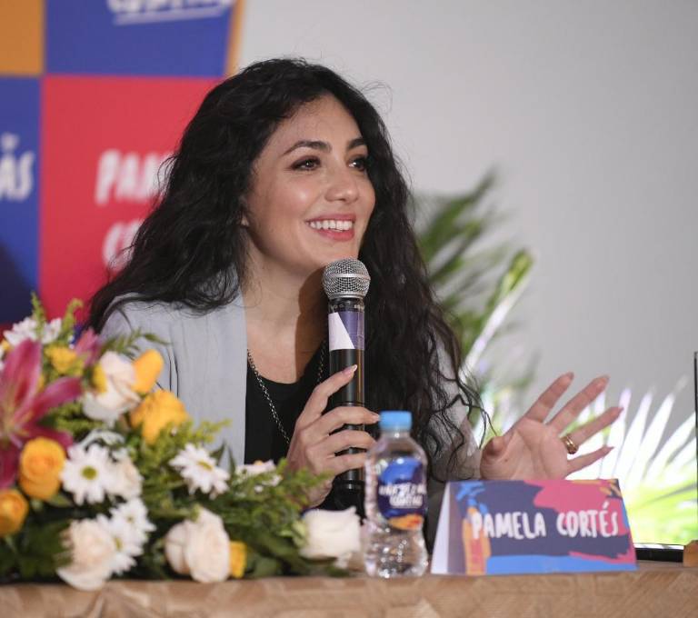 $!Pamela agradeció a la empresa privada que les abrió las puertas durante este tiempo en que la mayoría de los artistas nacionales se quedaron sin financiamiento para lanzar nuevos proyectos.