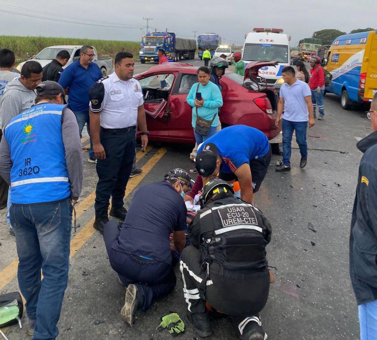 $!Accidente en la vía Naranjal-Puerto Inca deja tres fallecidos y seis heridos