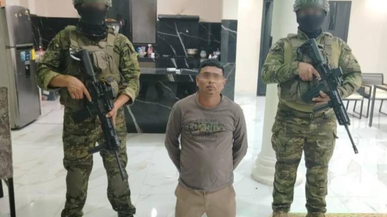 Fotografía que muestra a Bryan José Macías Cedeño, alias ‘La Perris’, tras ser capturado por el Ejército ecuatoriano.