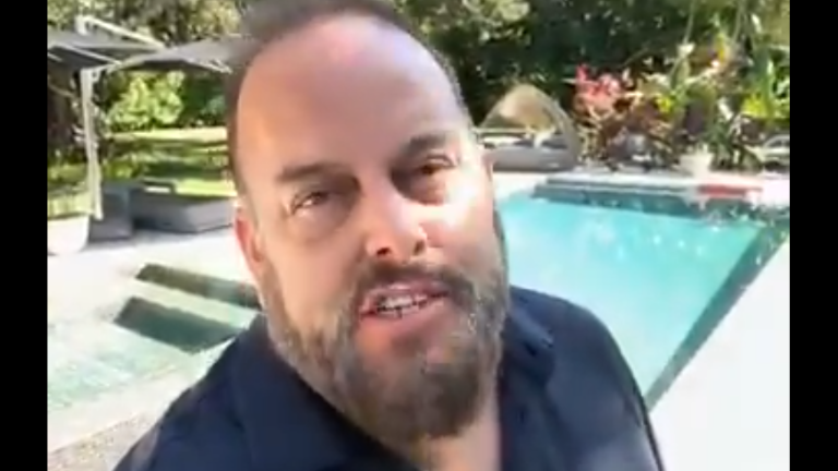 Aparece Xavier Jordán tras allanamiento en su residencia de Miami: publica video desde su piscina