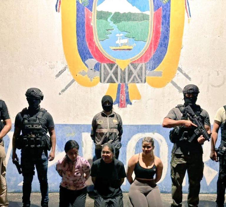 $!Las tres detenidas en el operativo ‘Libertad 275’ por su presunta participación en una red de extorsionadoras vinculada al grupo criminal ‘Los Lobos’.