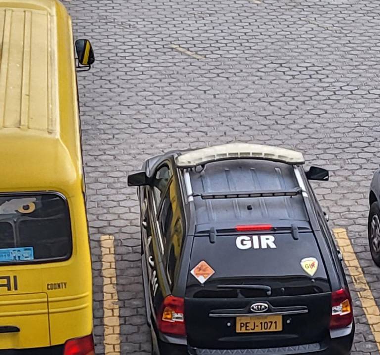 $!Legisladores y personal son evacuados de la Asamblea por amenaza de bomba