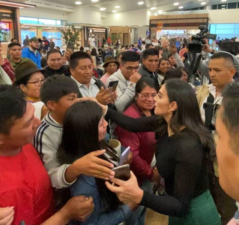 $!Abad despidiéndose de seguidores antes de partir a Israel.