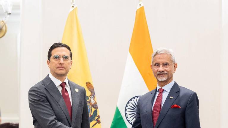 Ecuador aborda cooperación en salud con India, mientras la compra de medicamentos sigue pendiente