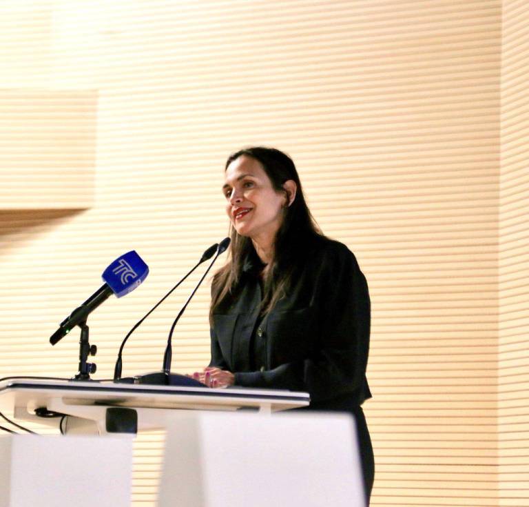 $!Inés Manzano participó en el evento denominado Diálogo Energético en Quito.