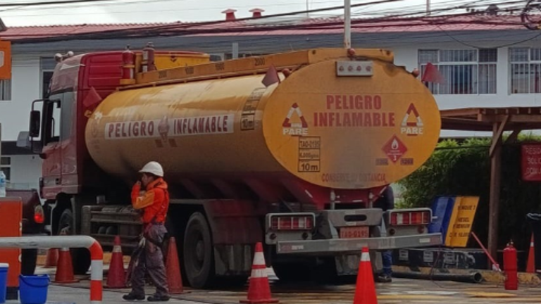 Transportistas alertan por problemas con el diésel en Ecuador ante mayor demanda termoeléctrica