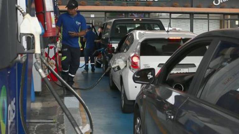 Gasolina Extra, Ecopaís y diésel bajarán de precio en Ecuador desde el 12 de septiembre, anuncia Noboa