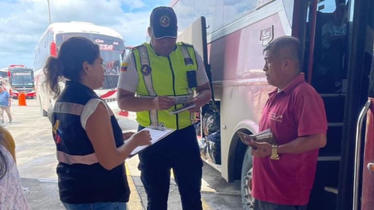 ¿Qué dice el Decreto 551 sobre la condonación del 100% de intereses y multas de tránsito?