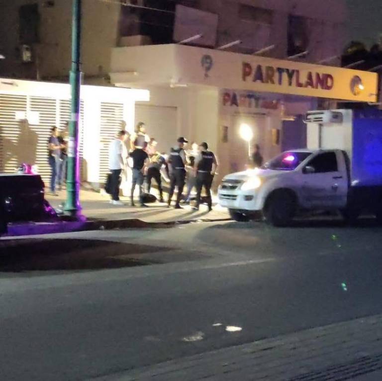 $!Asesinan a reconocido DJ en la zona rosa de Manta.