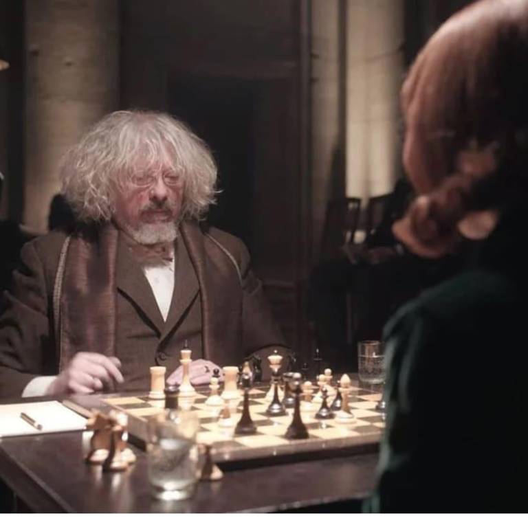 $!En el capítulo final el personaje de Beth Harmon se enfrenta a uno de los Grandes Maestros rusos.