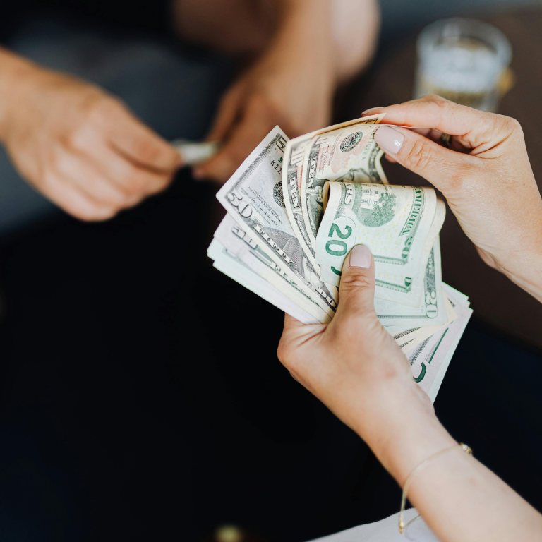 $!El retiro puede hacerse en BanEcuador, cooperativas autorizadas o por depósito en cuenta.