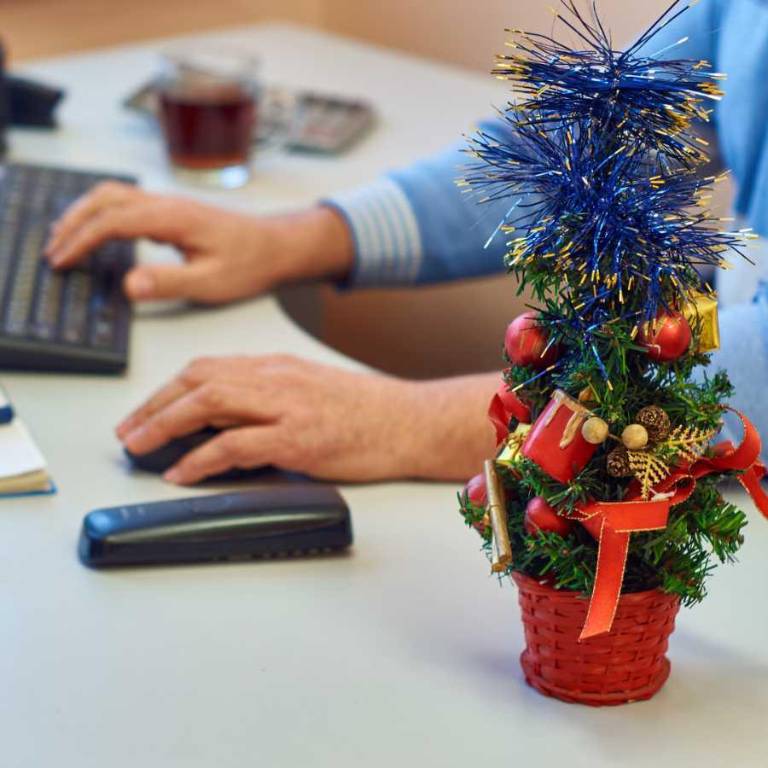 $!Los empleados que laboren el día de Navidad deberán recibir un pago que equivale al doble de su valor por hora.