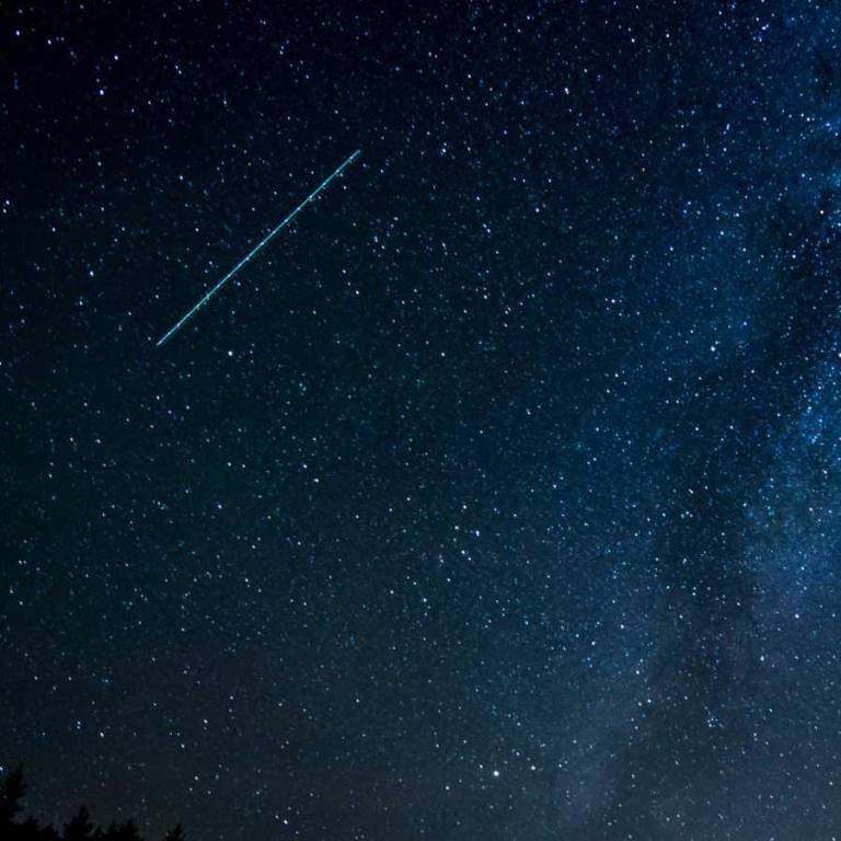$!Entre 10 y 15 meteoros por hora iluminarán el cielo, algunos con estelas verdosas.