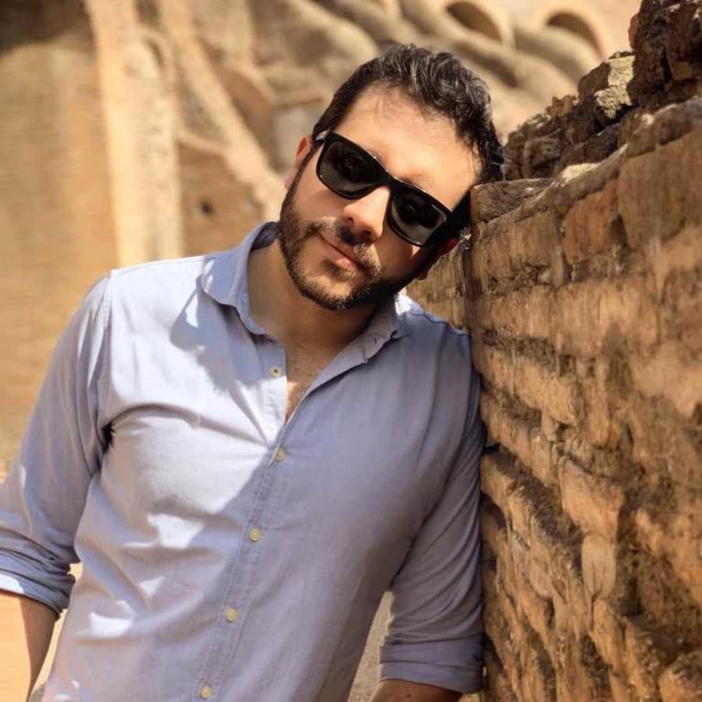 $!Ulloa codirigió dos episodios junto a Derbez, Ybarra y Damiani.