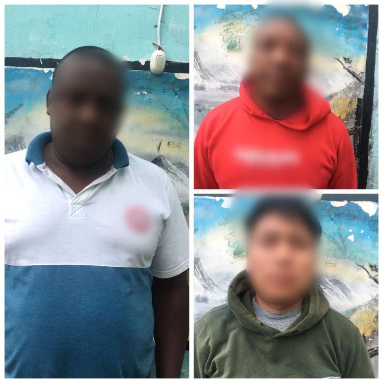 $!Medio centenar de personas agreden con palos y piedras a policías durante operativo contra la minería ilegal en Ibarra