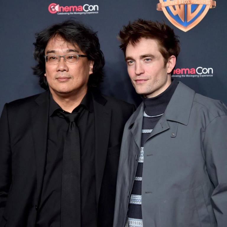 $!El actor Robert Pattinson y el director Bong Joon-ho también estuvieron en la CinemaCon para compartir el nuevo tráiler de Mickey 17.
