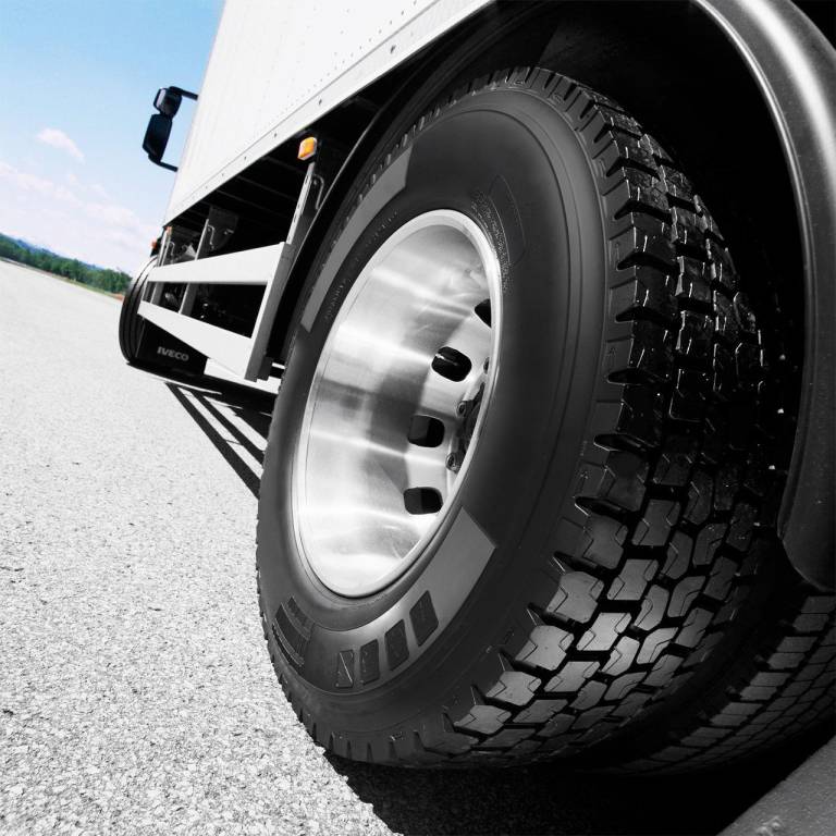 $!Los vehículos de transporte pesado deben contar con neumáticos adecuados para cada camino.