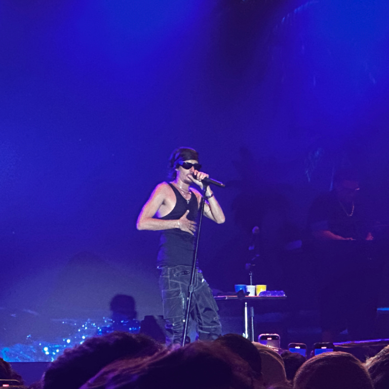 $!El guayaquileño Diego Govea abrió la noche en reemplazo de Elena Rose.