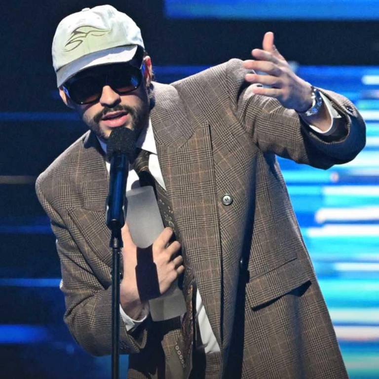 $!Bad Bunny agradeció a sus colegas y dedicó el galardón a todos los artistas latinos emergentes.