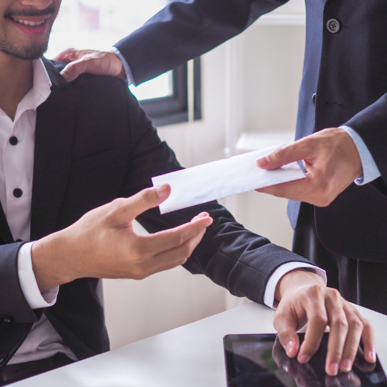 $!Expertos recomiendan destinar el bono a gastos básicos, pago de deudas y ahorro, evitando gastos impulsivos.