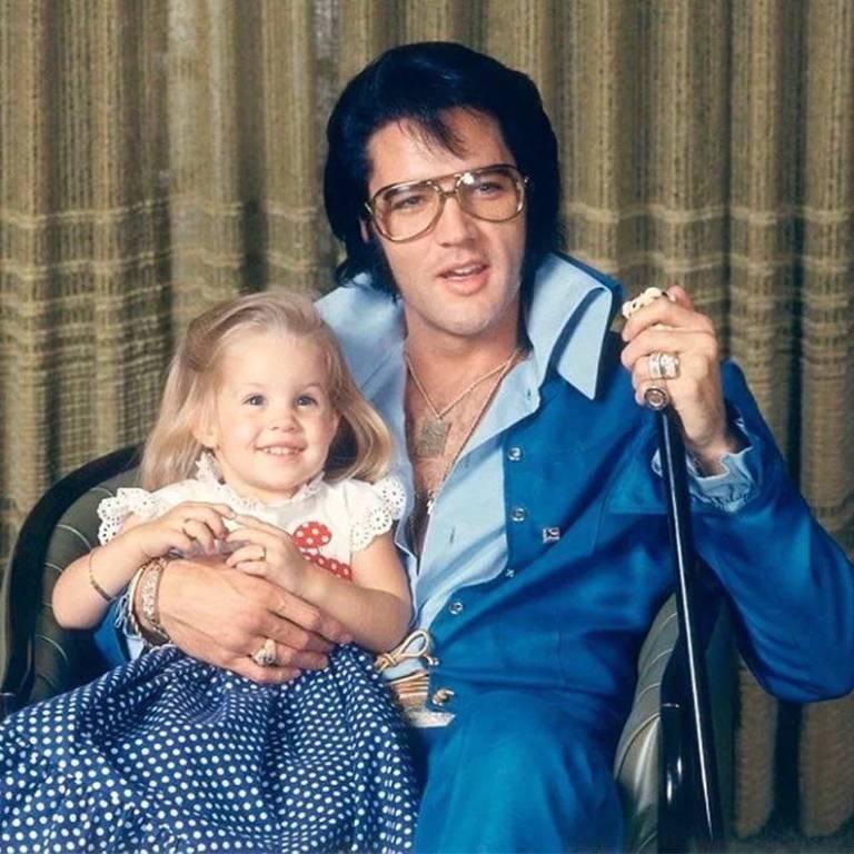 $!Lisa Marie Presley fue la única hija del icónico cantante y madre de cuatro hijos, entre ellos la actriz y cineasta estadounidense Riley Keough.