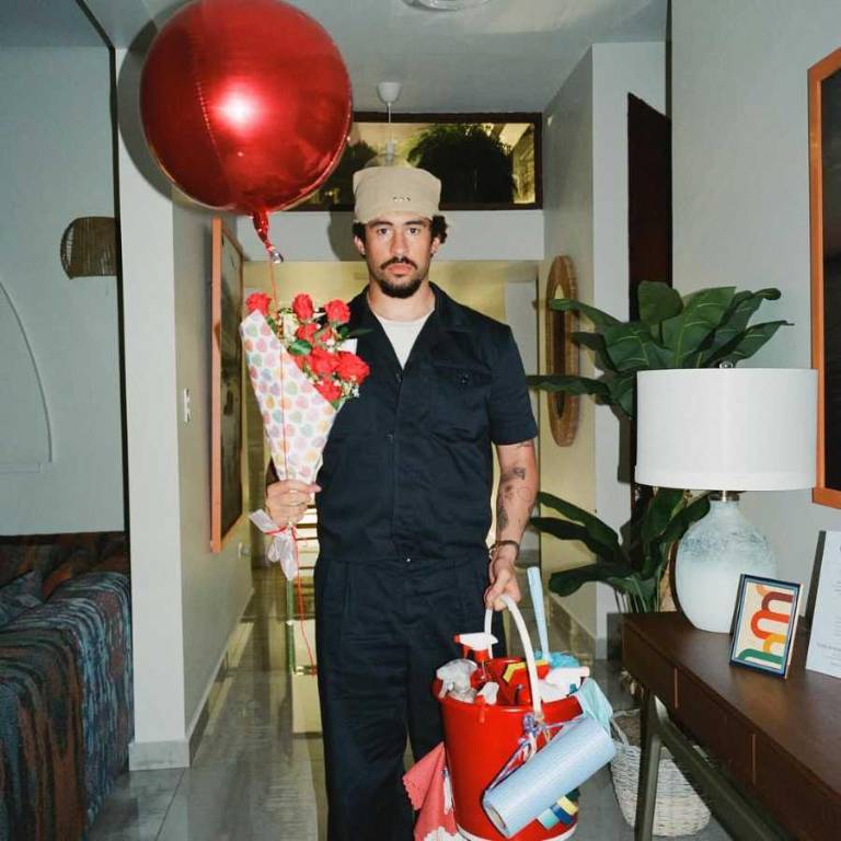 $!El programa se inspira en el álbum DeBÍ TiRAR MáS FOToS del cantante.