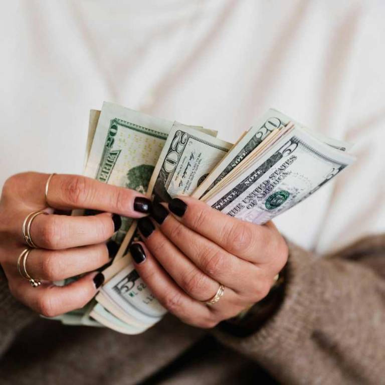 $!Trabajadores, jubilados y beneficiarios de pensión alimenticia reciben el bono navideño.