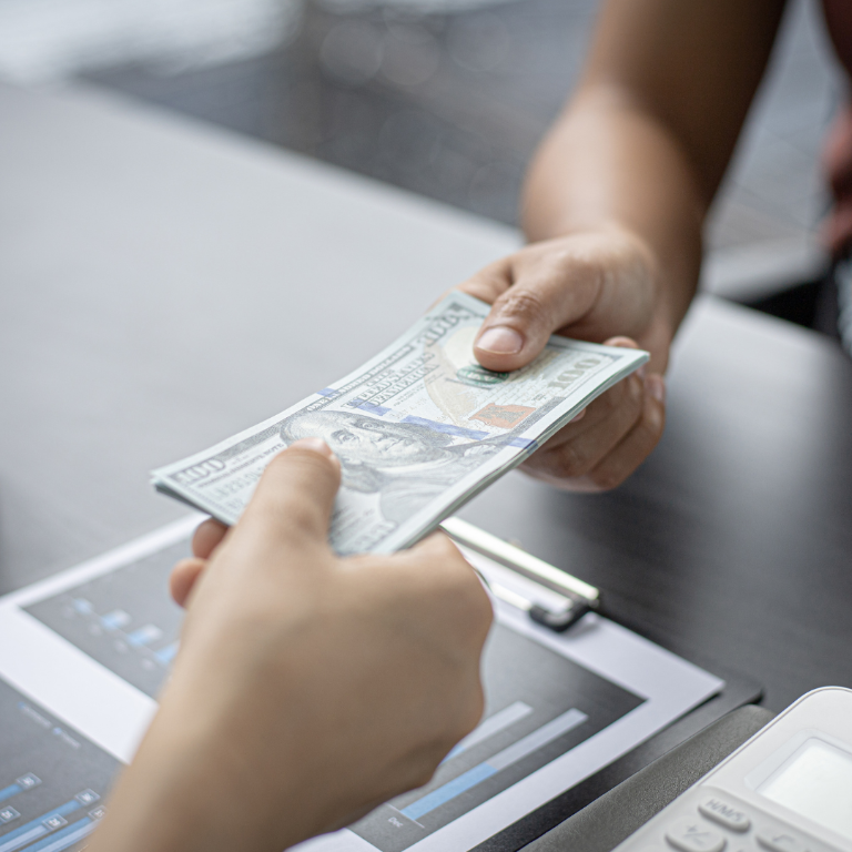 $!El Código del Trabajo establece que los trabajadores que laboren en feriado deben recibir pago adicional.