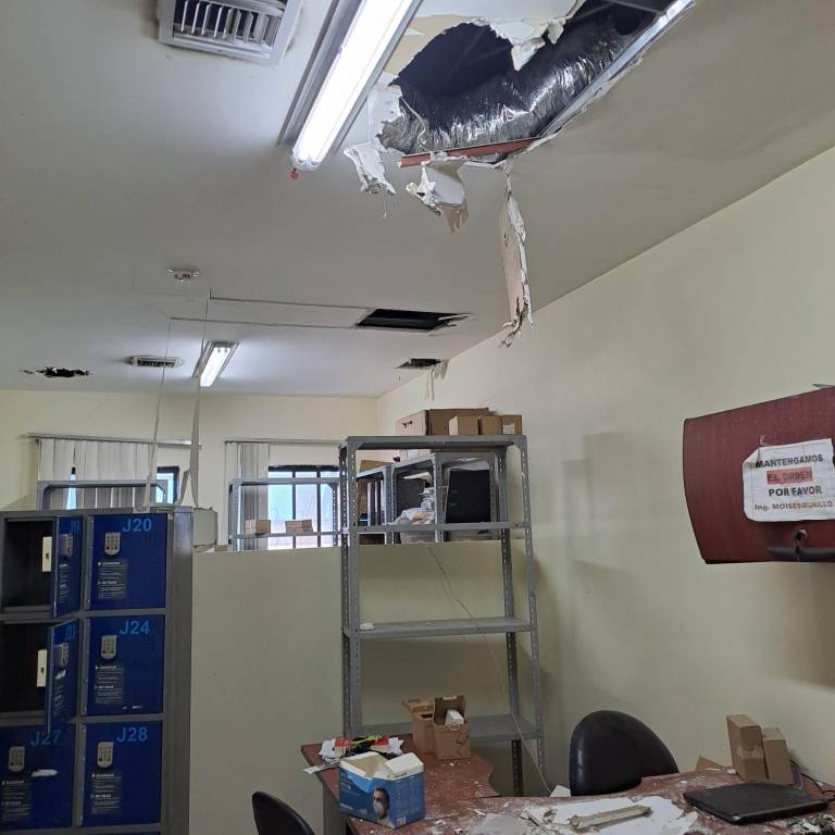 $!FOTOS | Hallan fusiles, droga y bombas dentro de las oficinas del SNAI: hasta el techo era escondite