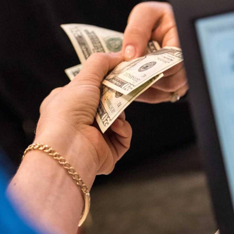 $!SRI reconoce fraudes tributarios y endurece controles en los trámites.