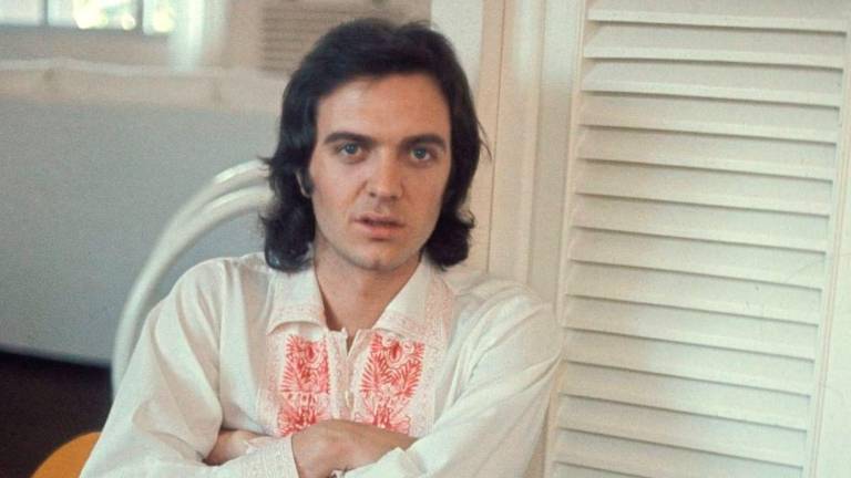 La Orquesta Sinfónica de Guayaquil y más de 50 artistas en escena, alistan un repertorio con temas como: Vivir Así es Morir de Amor, Melina ,Algo de Mí, Perdóname, entre otros.